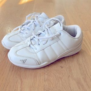 Varsity Cheerleader II cheer shoes. Size 2 Youth. Worn one competition i…
